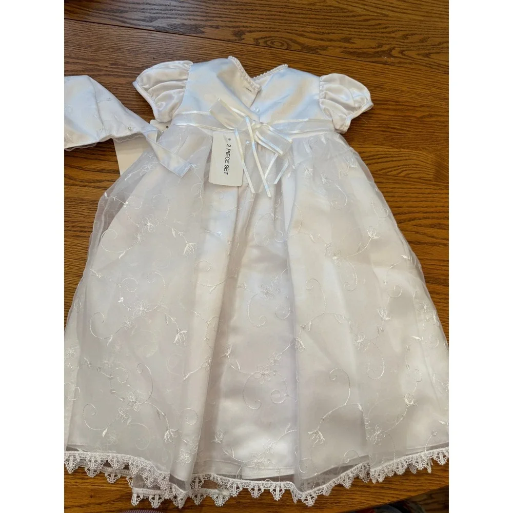 NWT Small World Christening Gown Baby 0-3 Mos White Embroidered Lace Bonnet Set